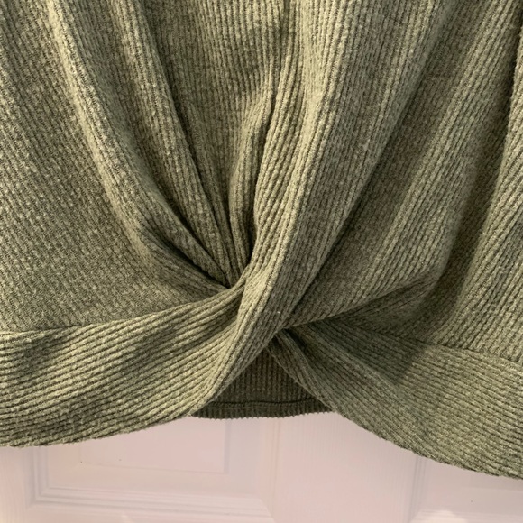 Green Turtleneck Sweater with Natural Front-Tuck - Picture 5 of 5